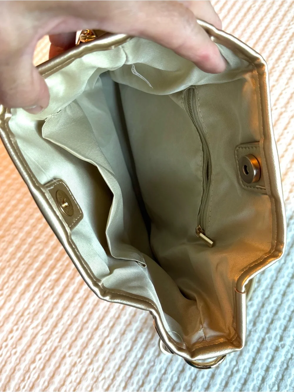 Cream Textured Bucket Tote with Gold Chain Strap